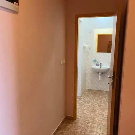 Apartmanovy Dum Obecna Skola