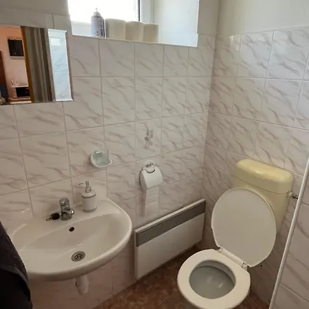 Apartmanovy Dum Obecna Skola Svetlik