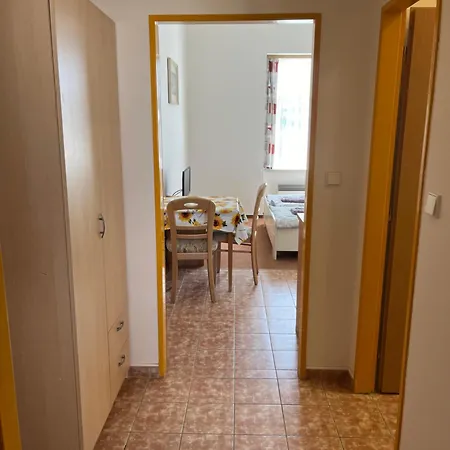 Apartmanovy Dum Obecna Skola *