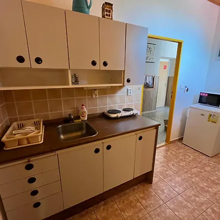 Apartmanovy Dum Obecna Skola Svetlik