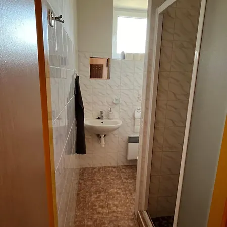아파트 Apartmanovy Dum Obecna Skola