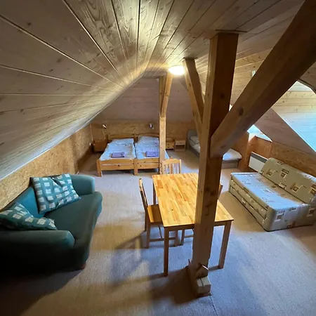 Apartmanovy Dum Obecna Skola 아파트 *