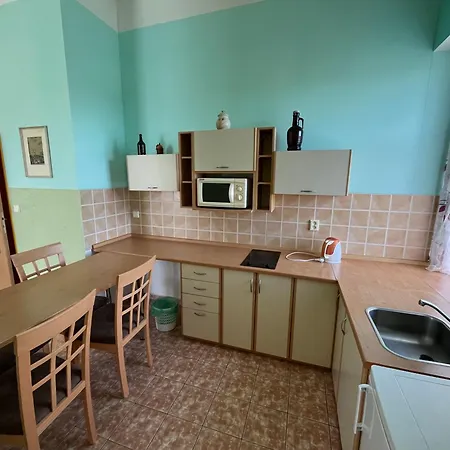Apartmanovy Dum Obecna Skola