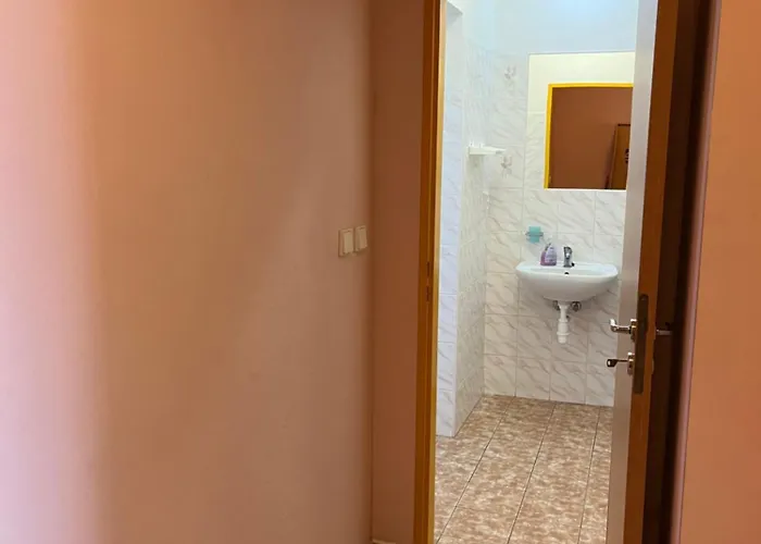 Apartmanovy Dum Obecna Skola