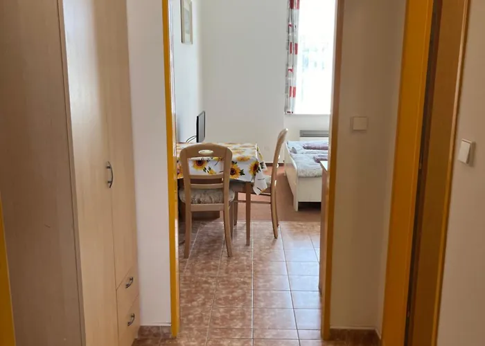 Apartmanovy Dum Obecna Skola *