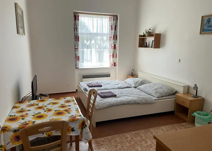 Apartmanovy Dum Obecna Skola