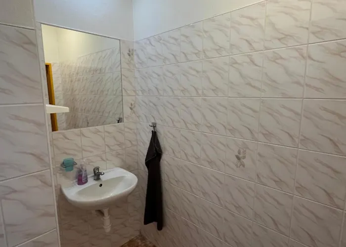Apartmanovy Dum Obecna Skola